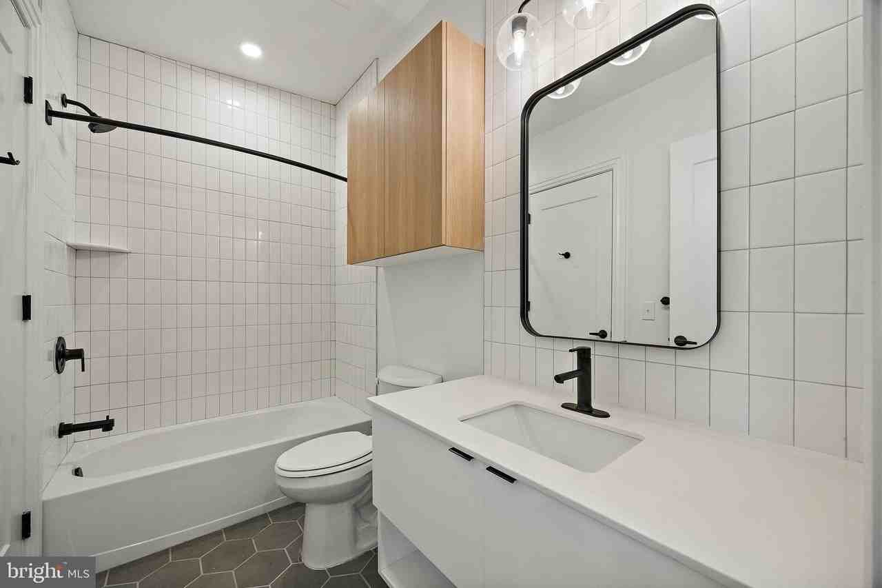 839 N Tatnall St #302 - Photo 7 of 9
