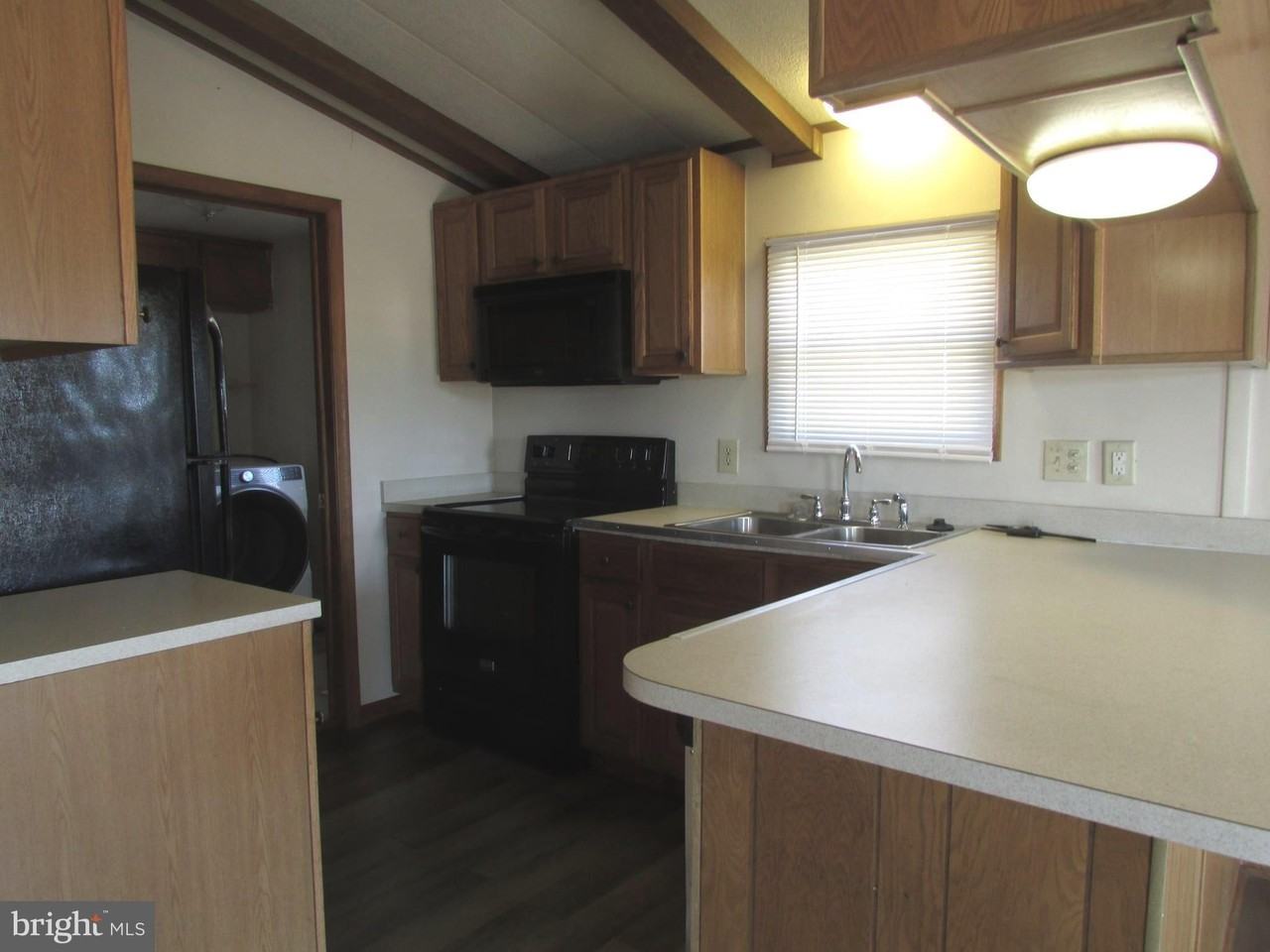 14446 Slim St - Photo 3 of 17