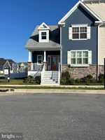 featured image of 220 Fox St