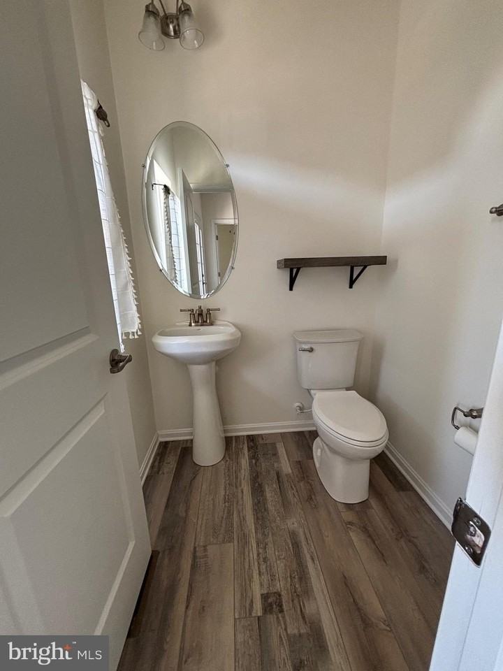 220 Fox St - Photo 3 of 22