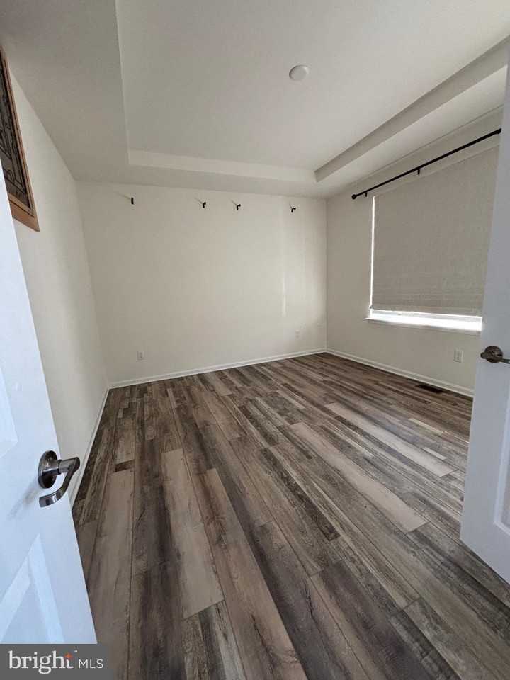 220 Fox St - Photo 5 of 22