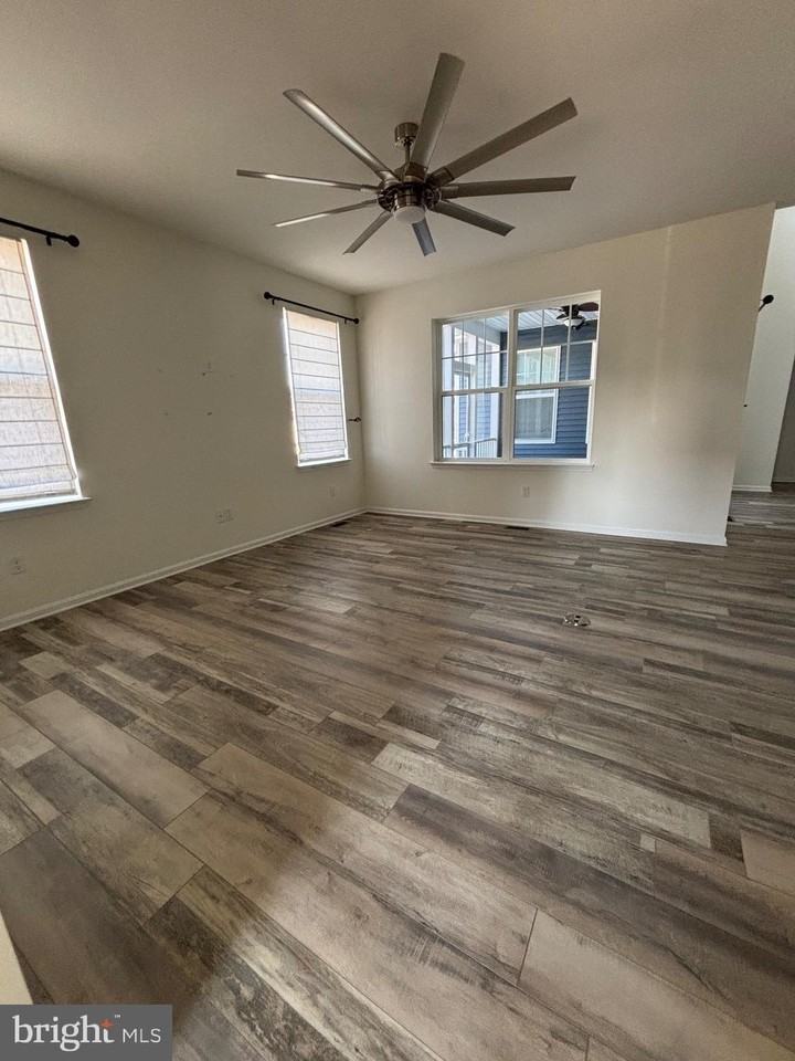 220 Fox St - Photo 6 of 22