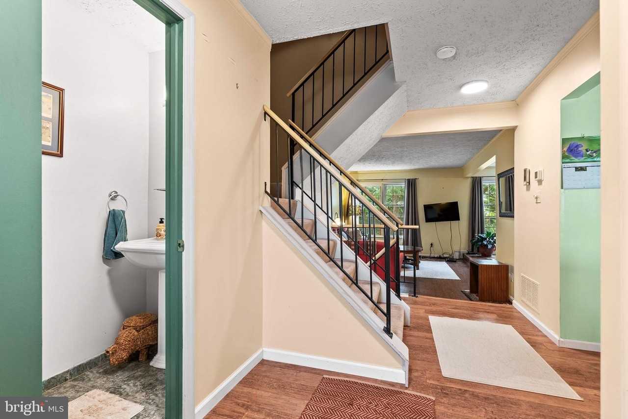 2114 Lang Dr - Photo 4 of 32
