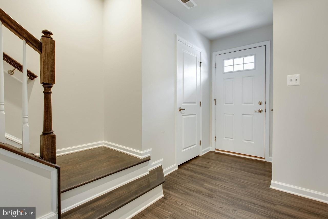 7912 N Gladden Farm Way - Photo 5 of 46