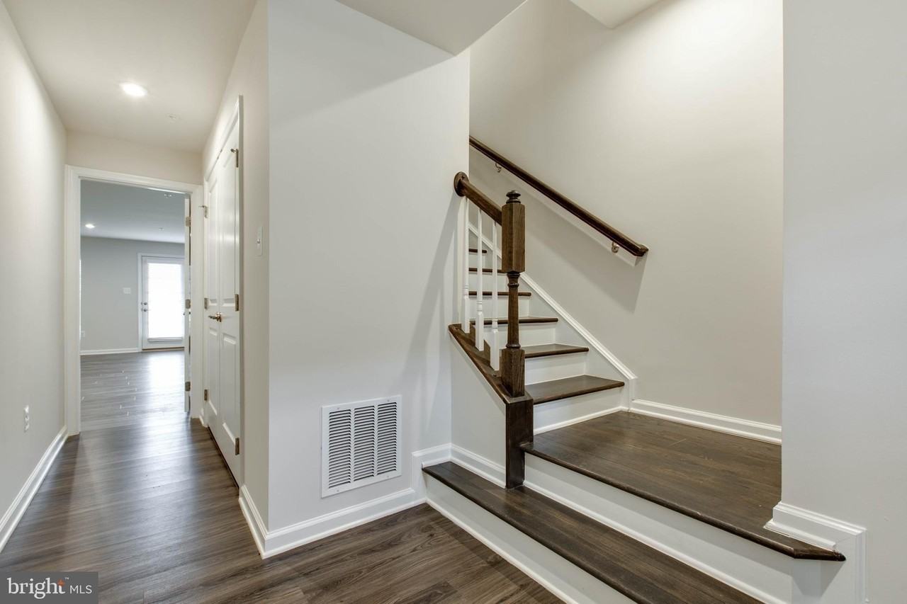 7912 N Gladden Farm Way - Photo 6 of 46