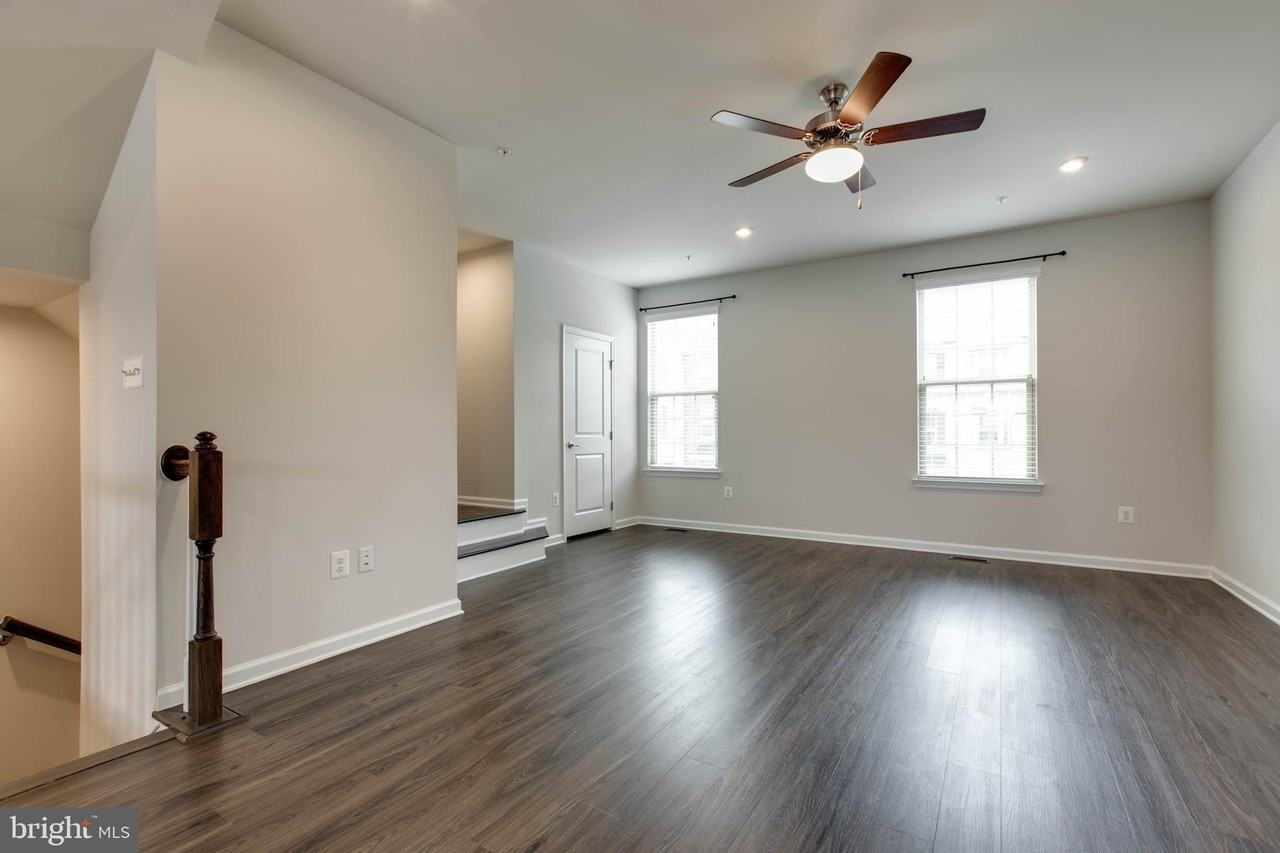 7912 N Gladden Farm Way - Photo 7 of 46
