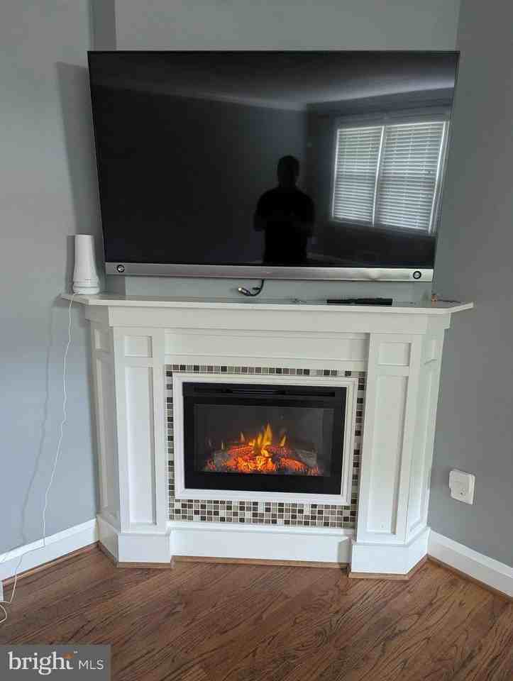 1543 Cottage Ln - Photo 5 of 50