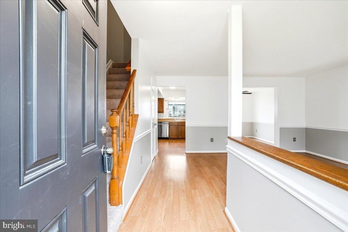 5735 Sunset View Ln - Photo 3 of 37