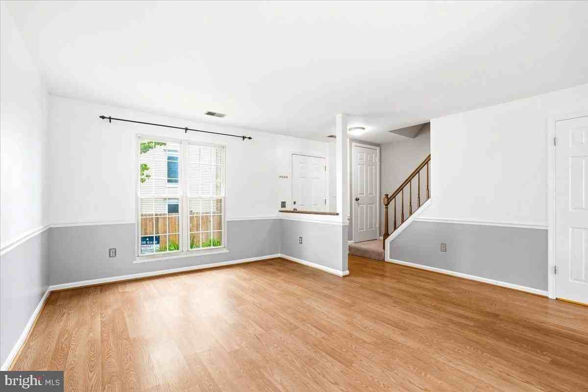5735 Sunset View Ln - Photo 6 of 37