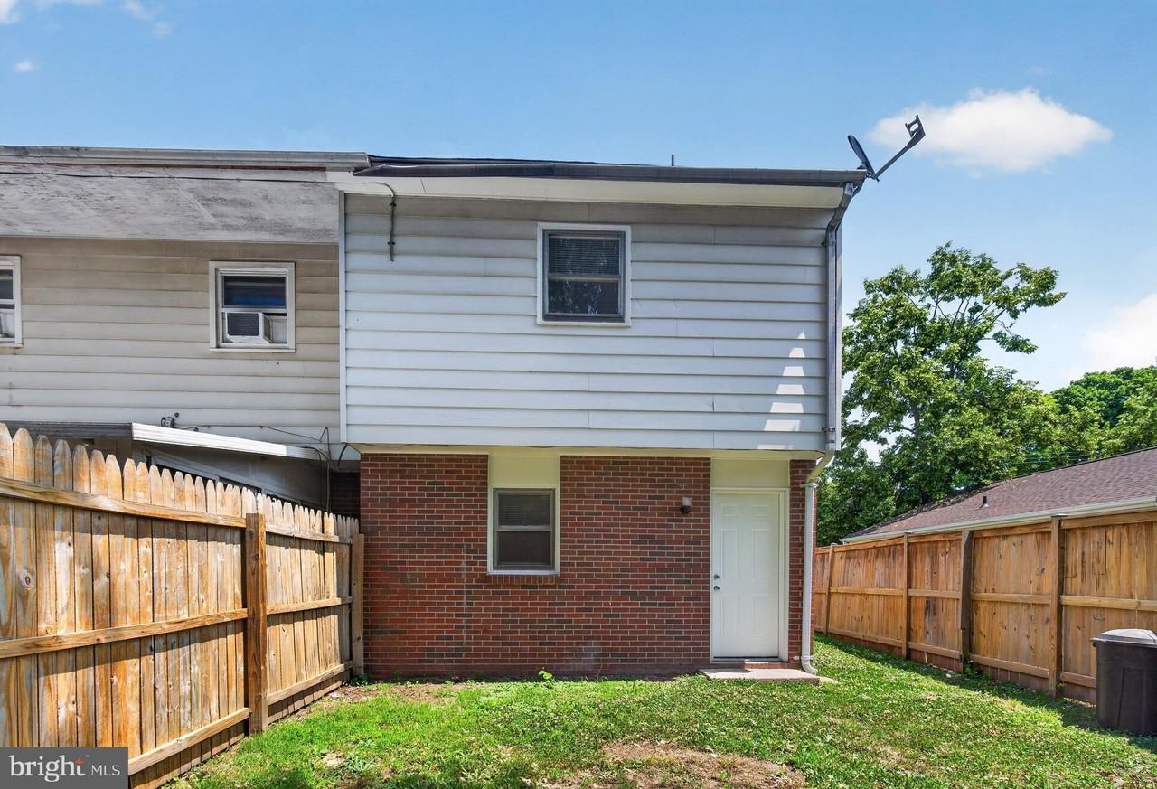 351 Calvert St - Photo 3 of 19