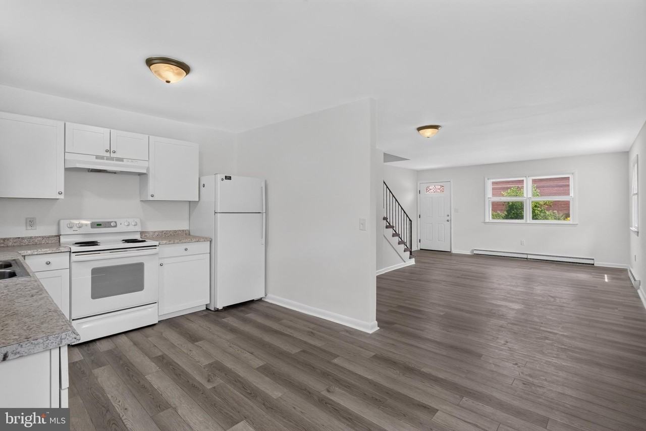 351 Calvert St - Photo 5 of 19