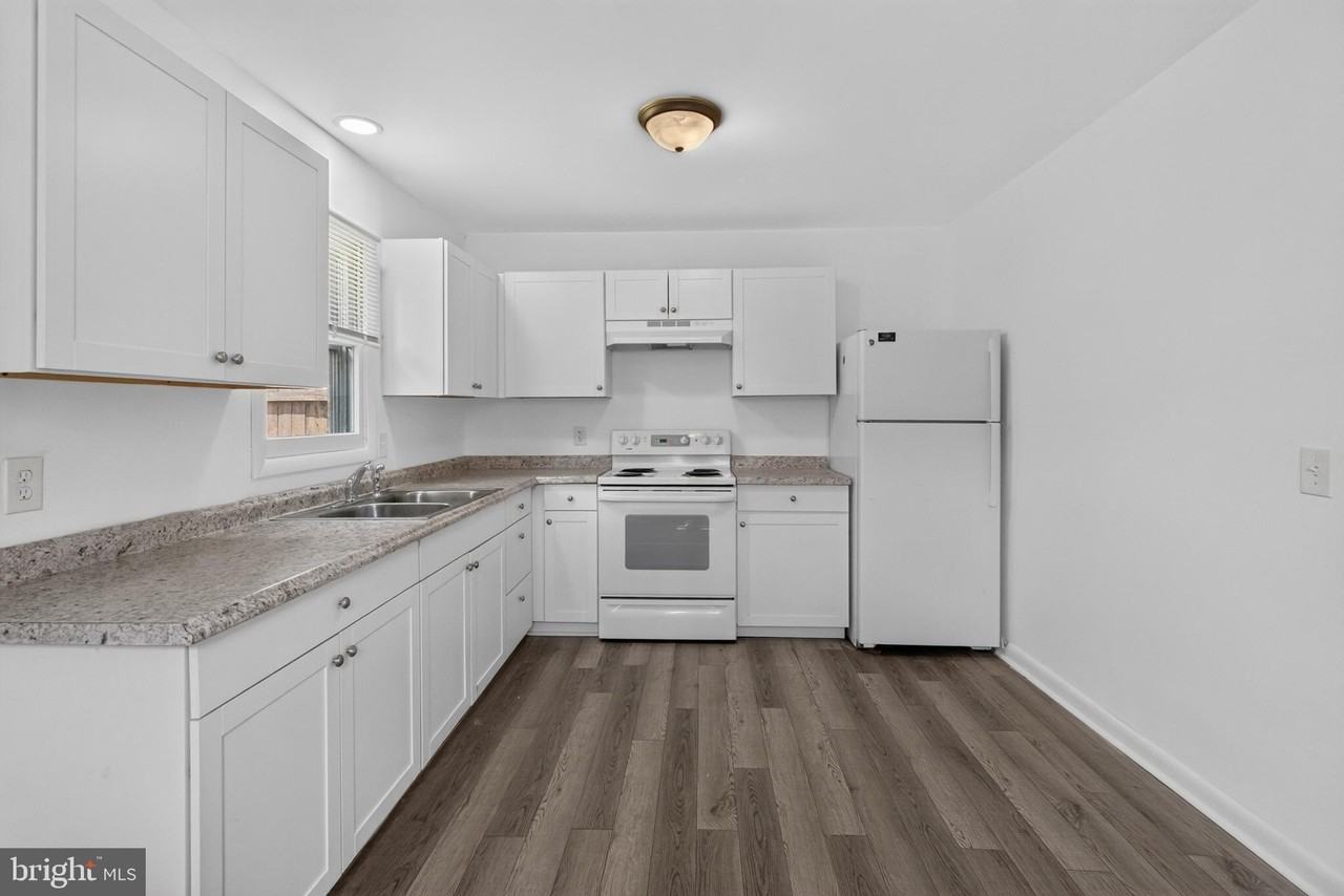 351 Calvert St - Photo 6 of 19