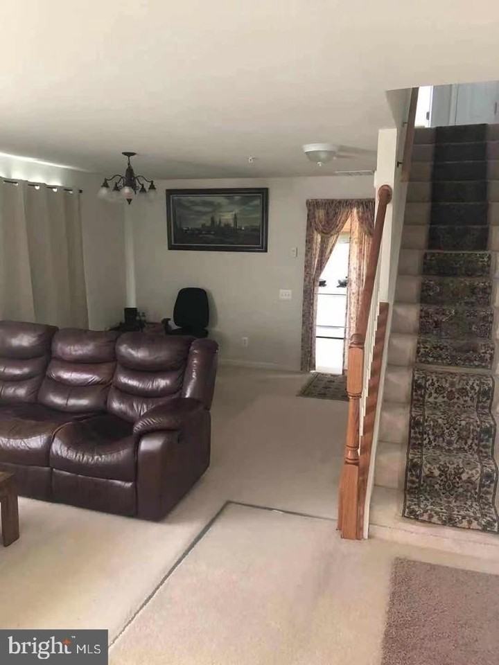 18621 Woodgate Pl - Photo 3 of 11