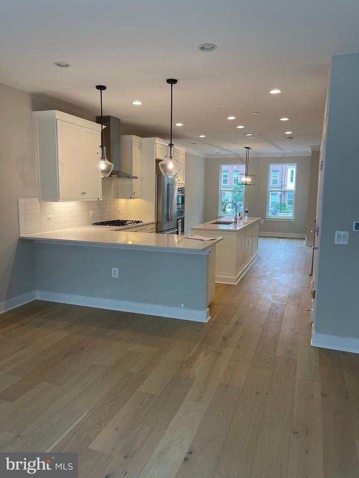 10324 Grosvenor Pl - Photo 2 of 10