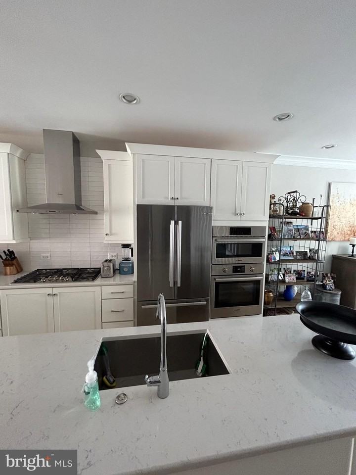 10324 Grosvenor Pl - Photo 3 of 10
