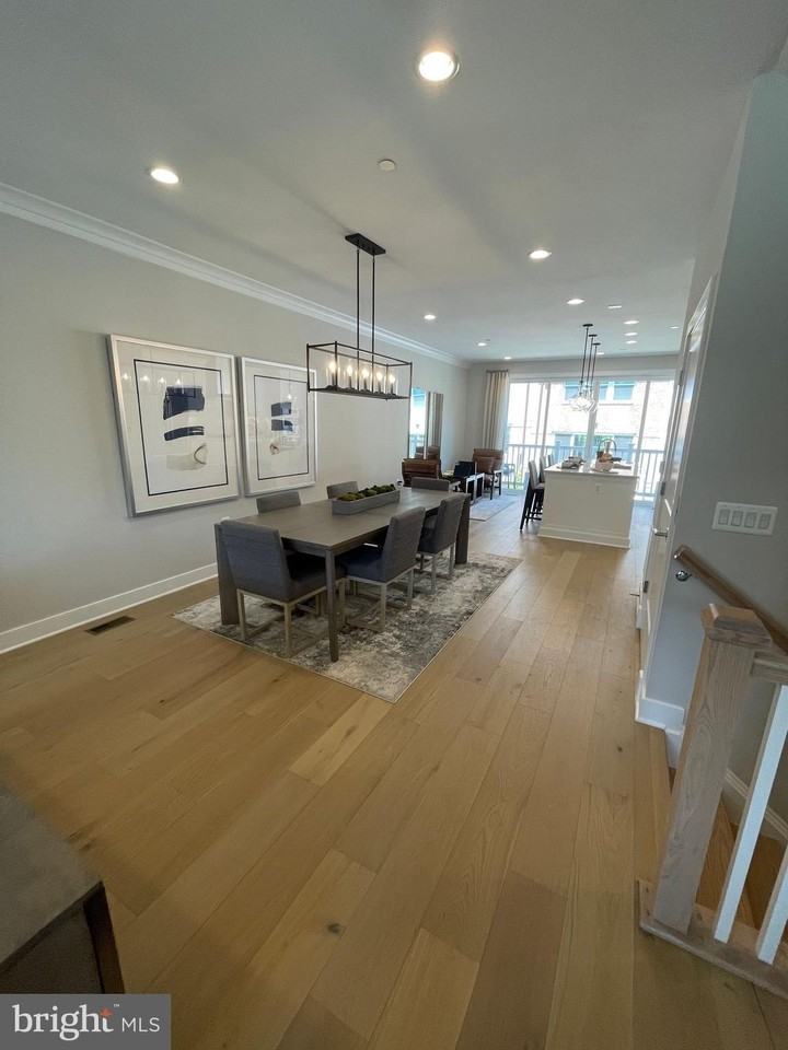 10324 Grosvenor Pl - Photo 7 of 10