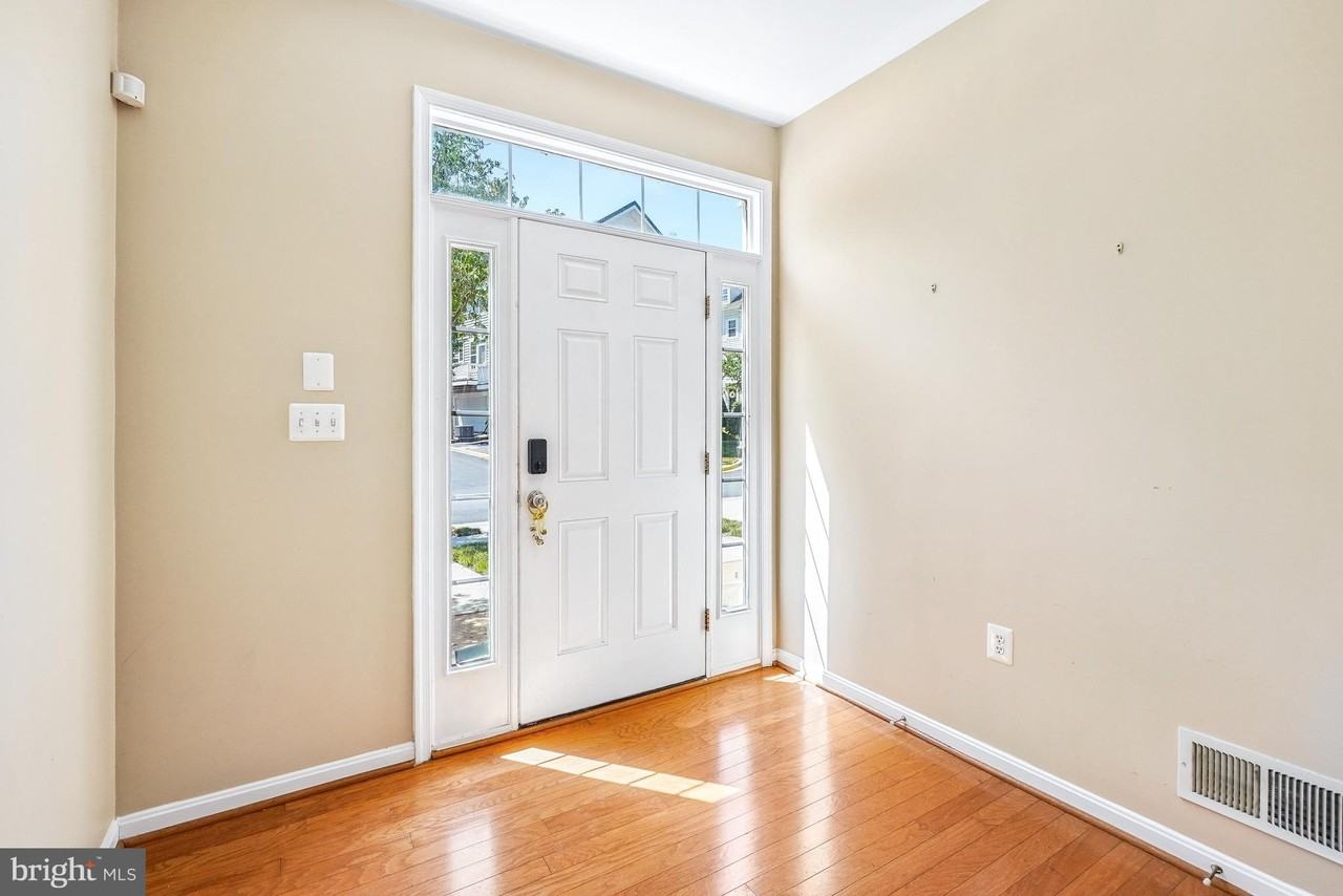 5522 Hartfield Ave - Photo 5 of 50