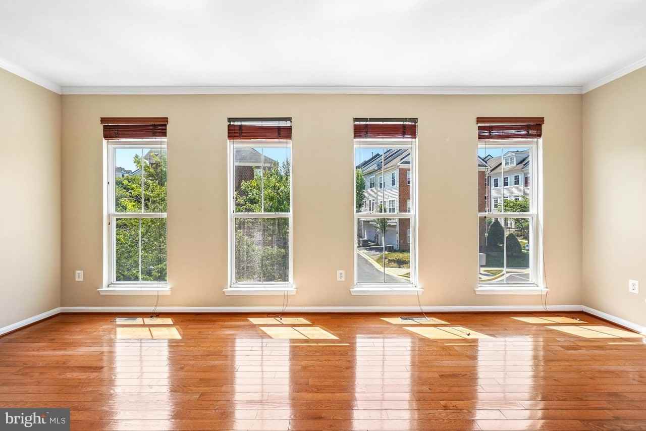 5522 Hartfield Ave - Photo 6 of 50