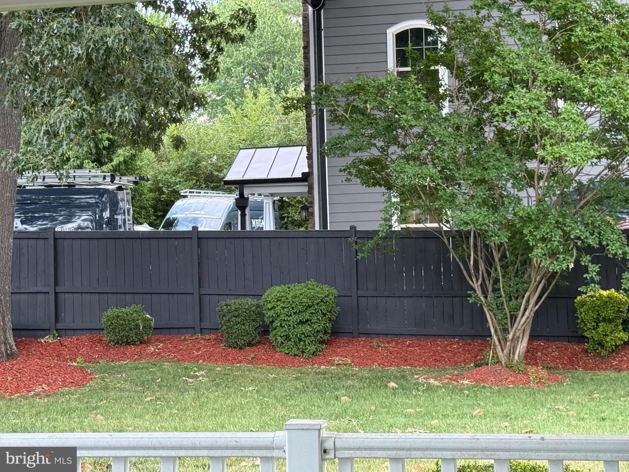 8110 Allentown Rd - Photo 4 of 41