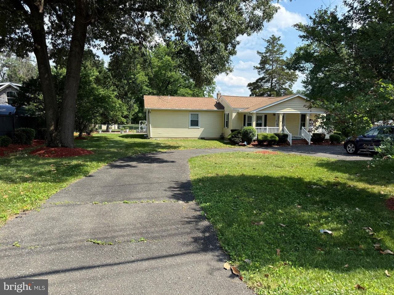 8110 Allentown Rd - Photo 7 of 41
