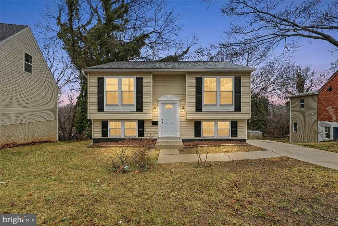 6915 Adel St - Photo 5 of 31
