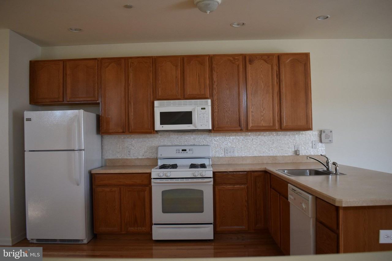 72 Chelsea Ct - Photo 7 of 13