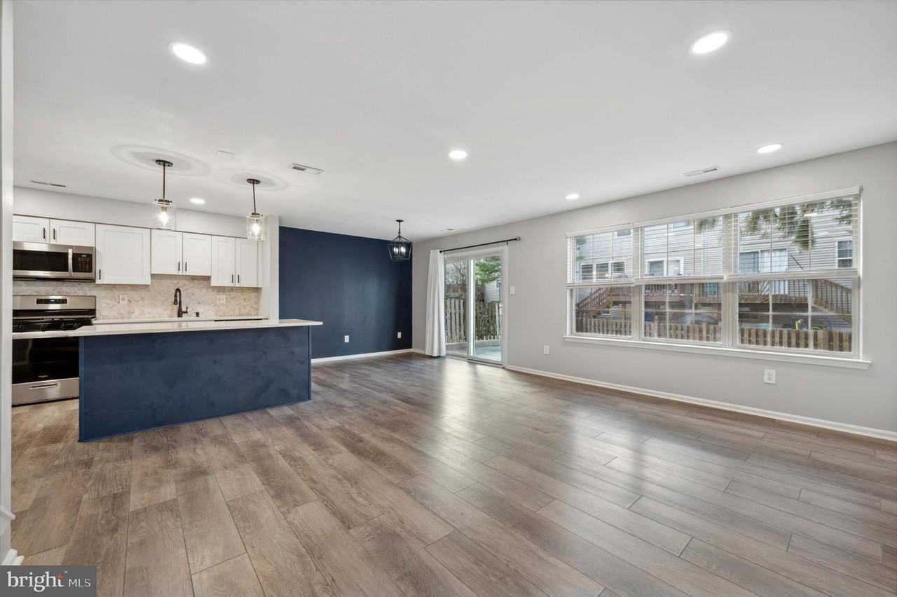 9 Meadow Ln - Photo 2 of 15