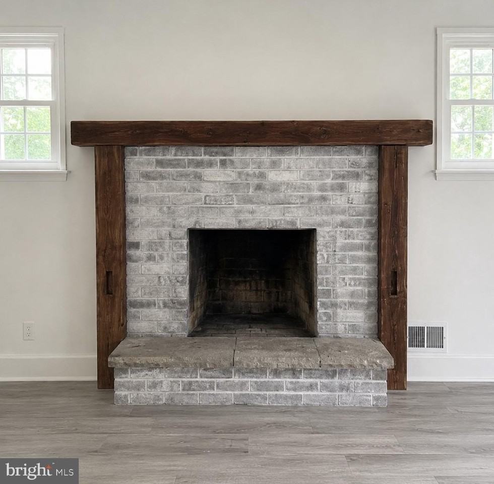 471 Elmwood Rd N - Photo 5 of 26