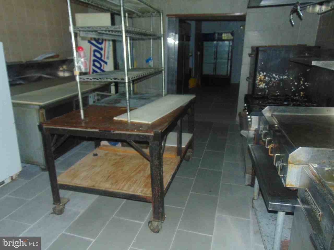 661 Grant St - Photo 7 of 11