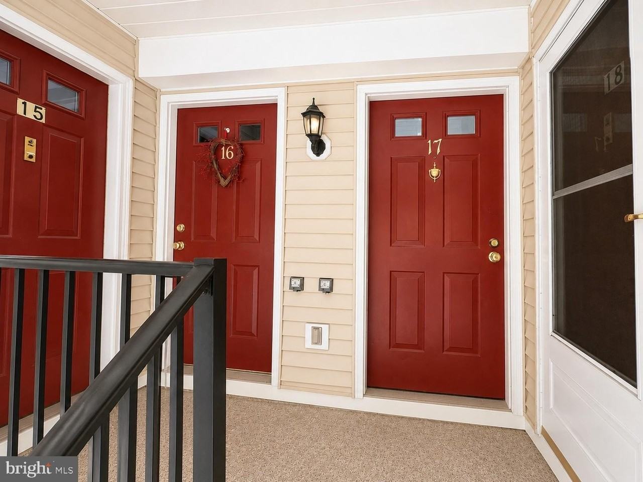 17 Barberry Ct - Photo 2 of 29