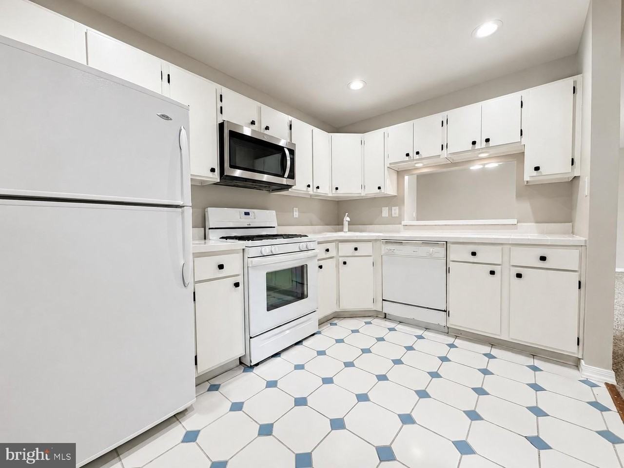 17 Barberry Ct - Photo 6 of 29