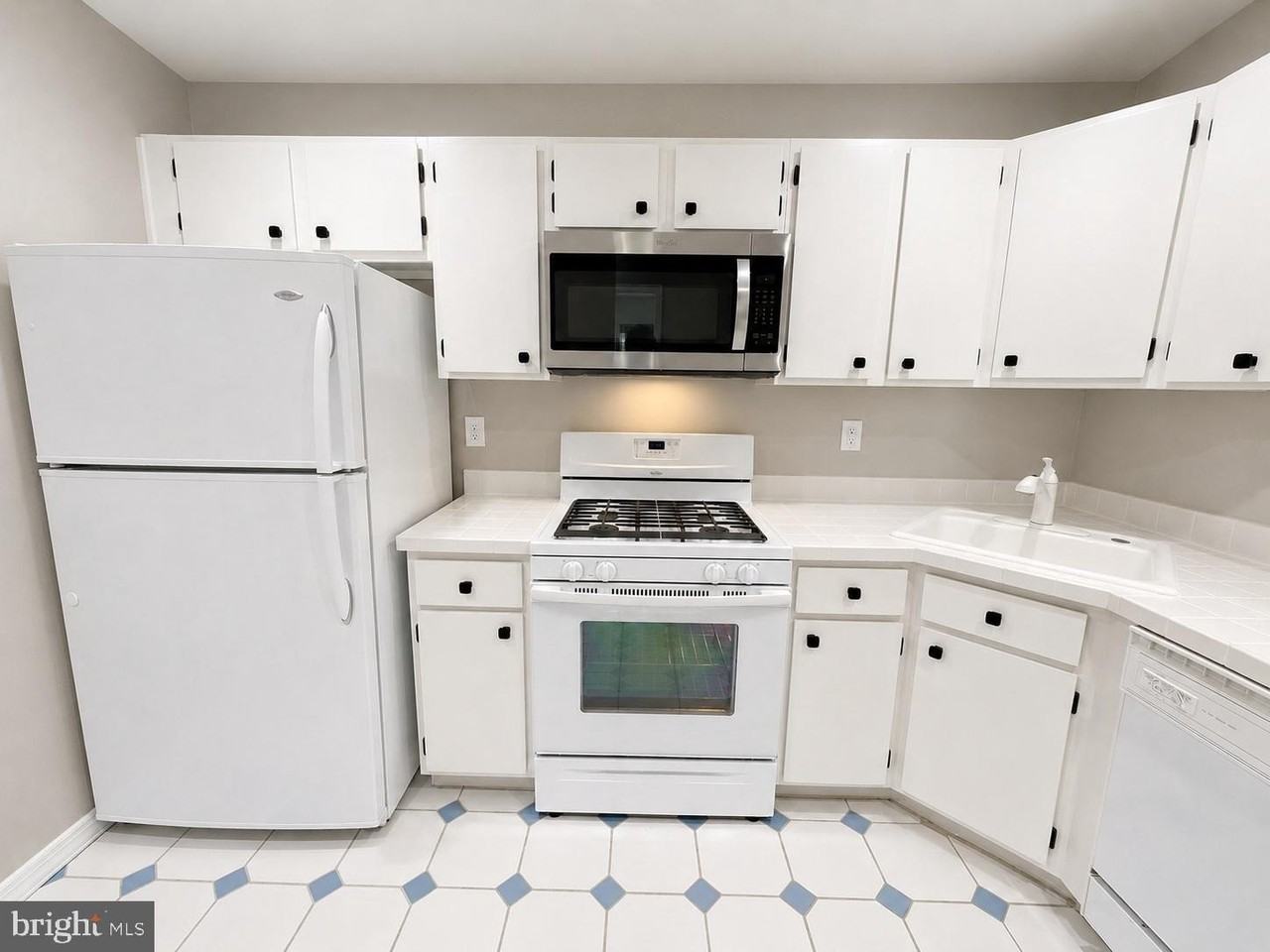17 Barberry Ct - Photo 7 of 29