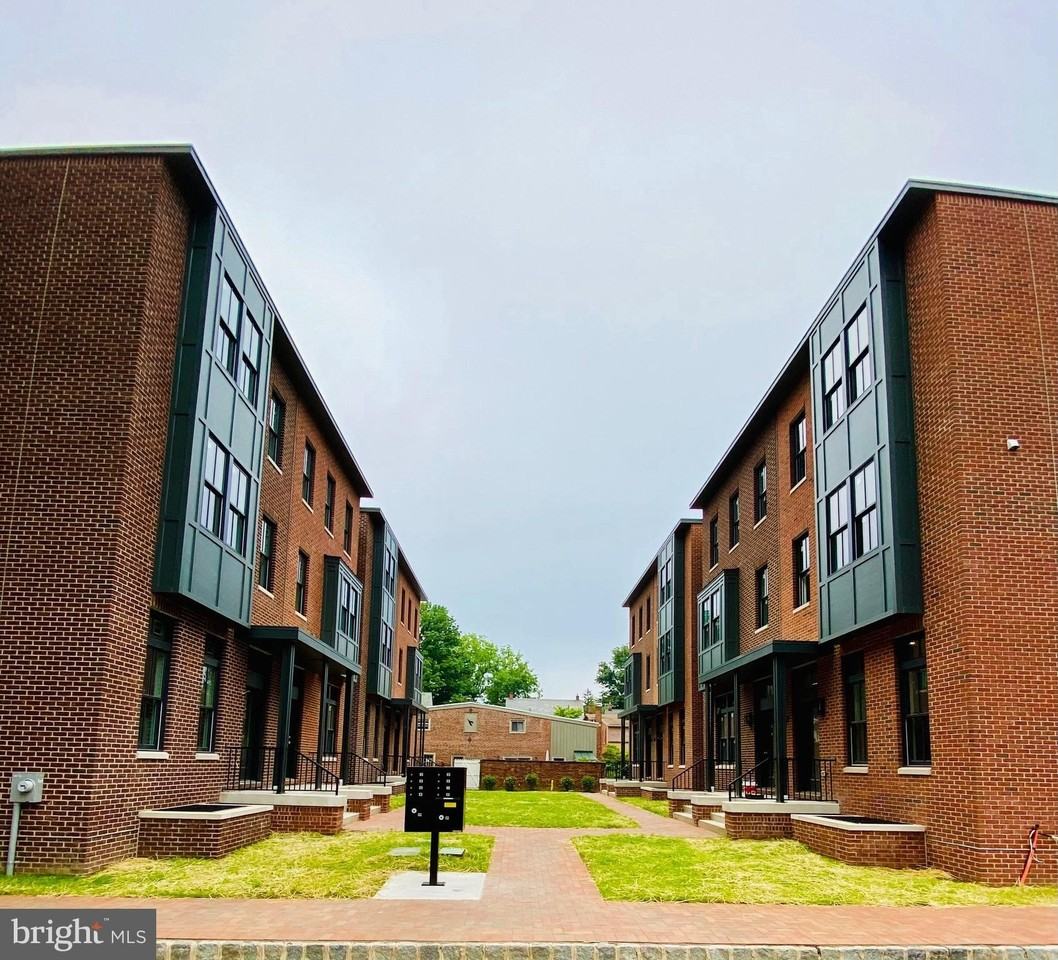 113 Thornton St - Photo 2 of 34