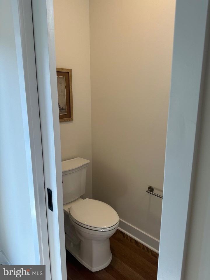 113 Thornton St - Photo 5 of 34