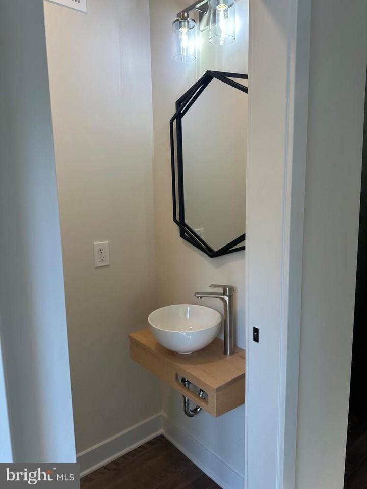 113 Thornton St - Photo 6 of 34