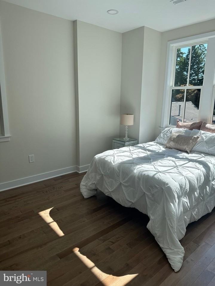 113 Thornton St - Photo 7 of 34