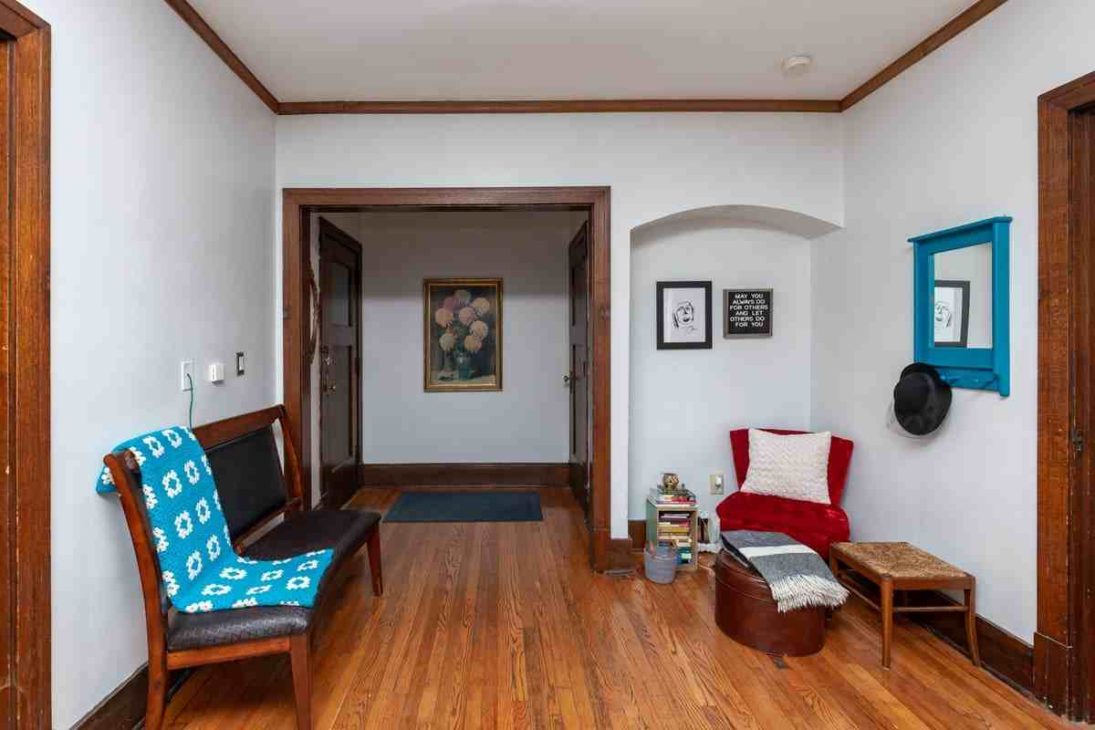 718 18th St #4 - Photo 3 of 33