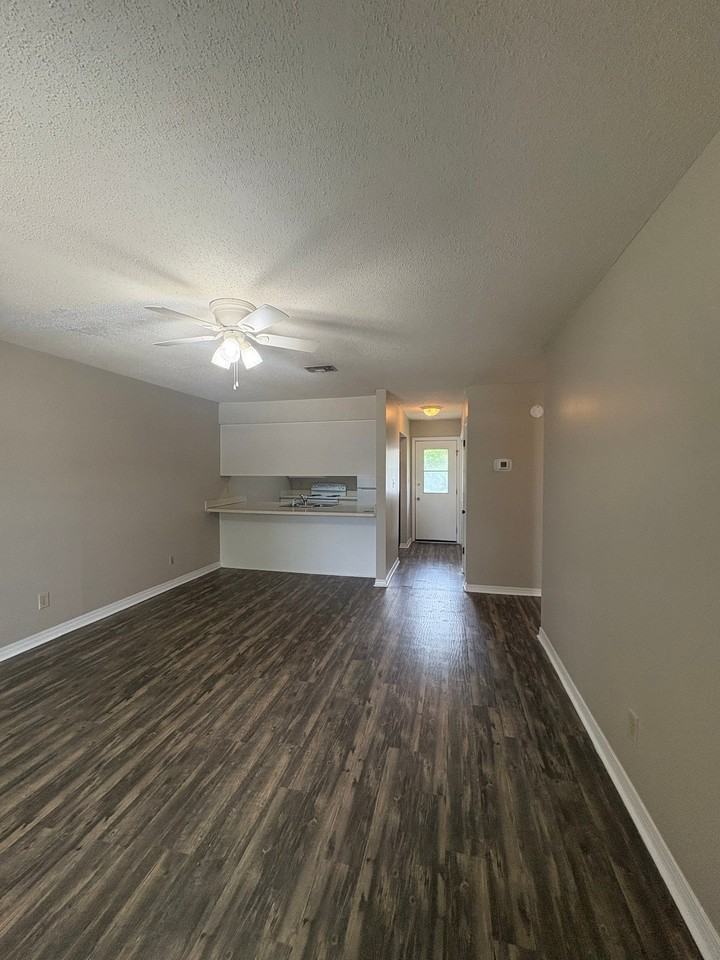 520 Landview St #B - Photo 2 of 11