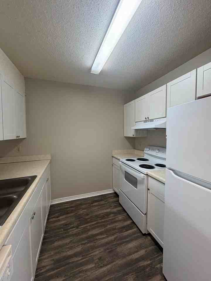 520 Landview St #B - Photo 4 of 11