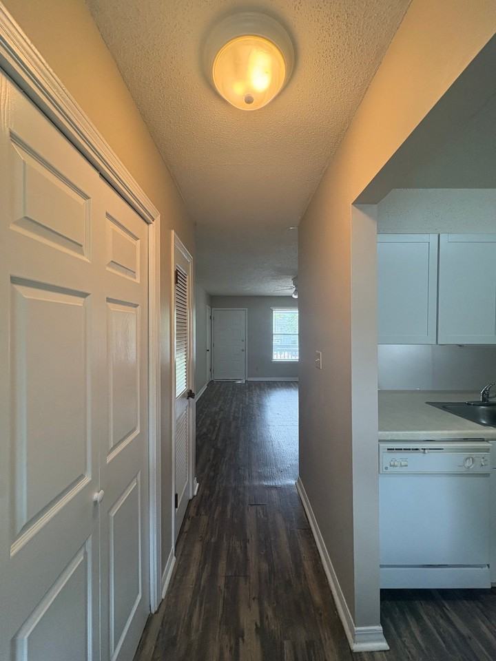 520 Landview St #B - Photo 6 of 11