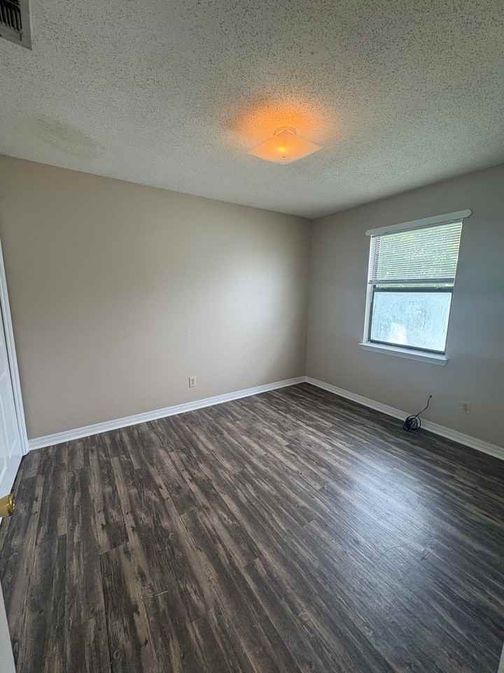 520 Landview St #B - Photo 7 of 11