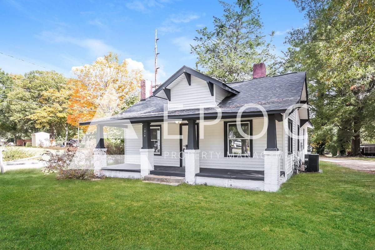 1010 Gordon St - Photo 3 of 16