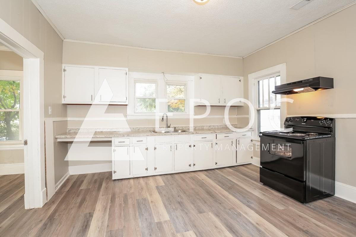 1010 Gordon St - Photo 6 of 16