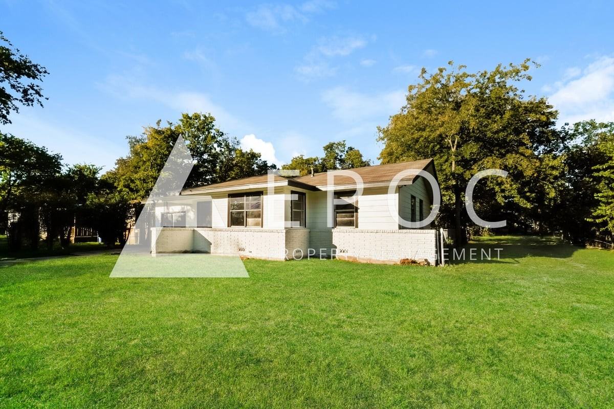 504 Meggs Blvd - Photo 2 of 15
