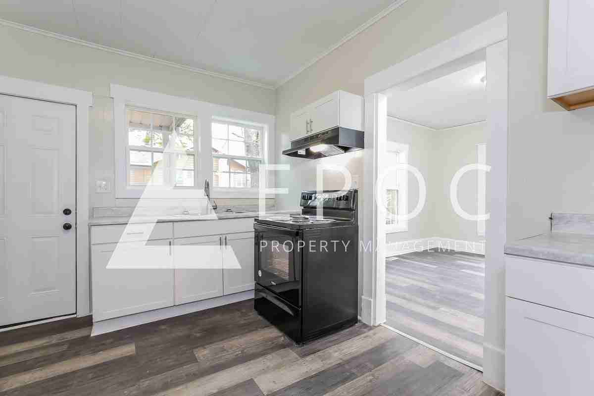 638 Wesley Dr - Photo 4 of 15