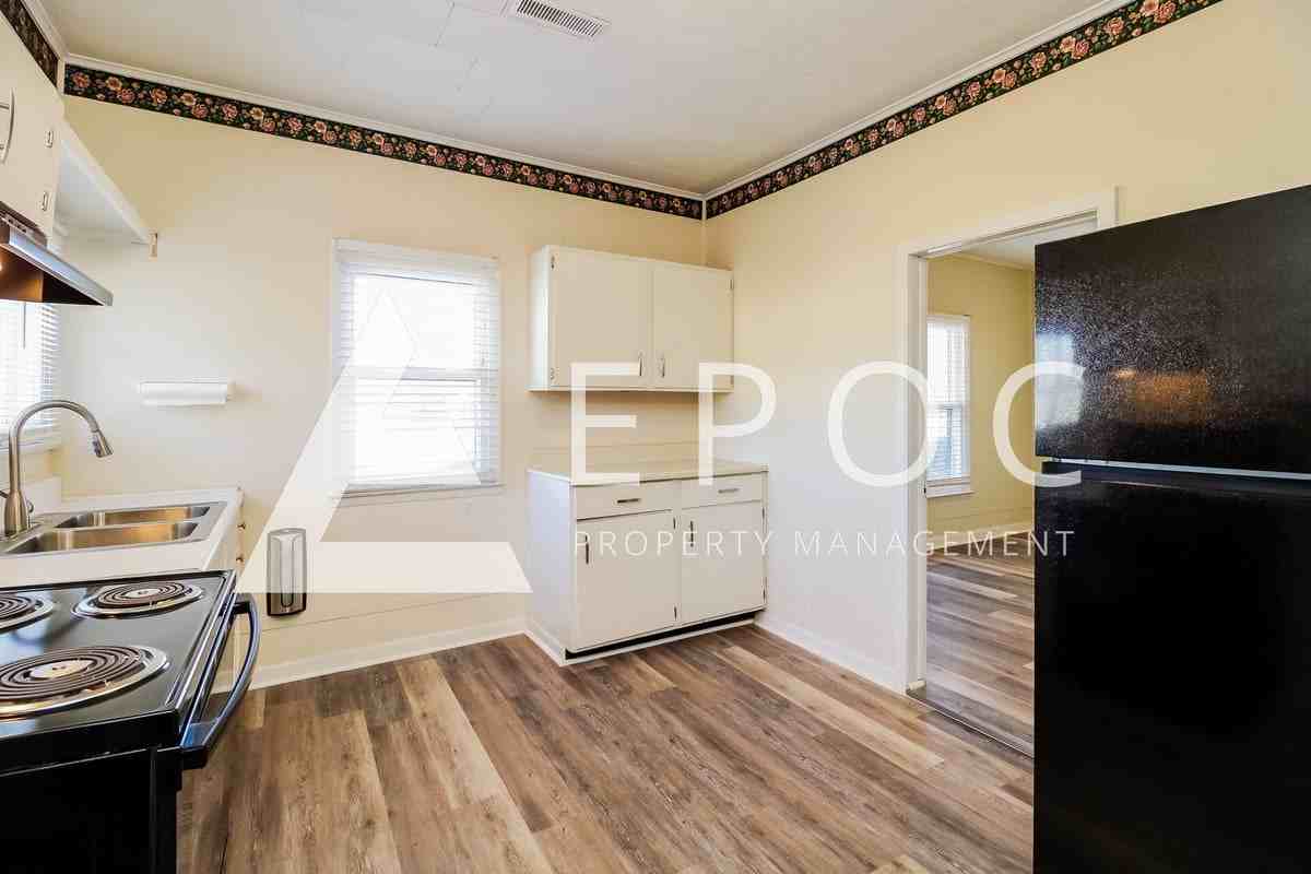 707 E Dayton Ave - Photo 4 of 15