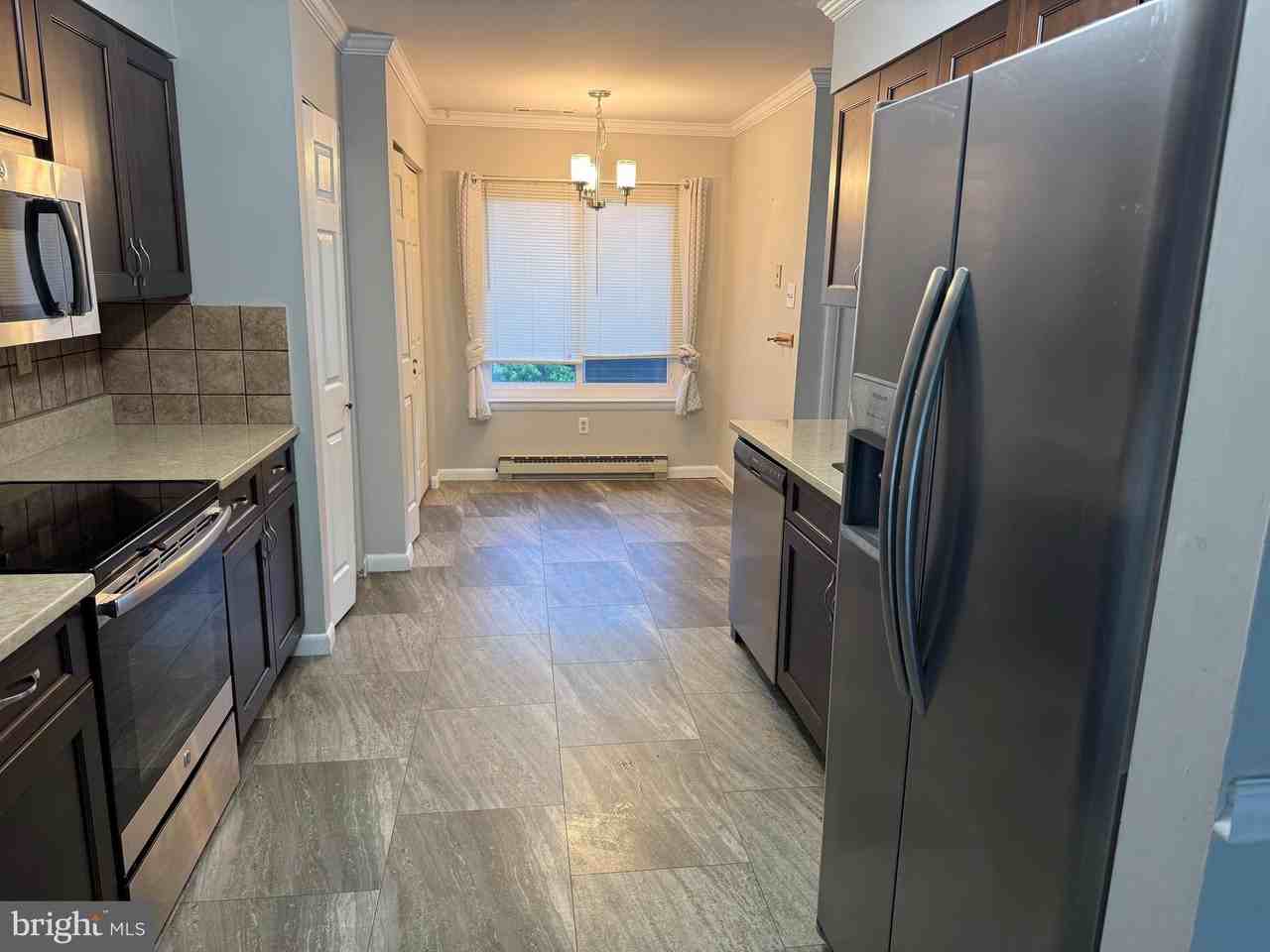 204 Village Rd - Photo 4 of 20
