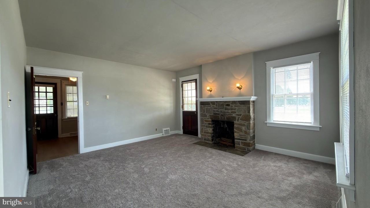 1898 Baltimore Pike - Photo 4 of 25