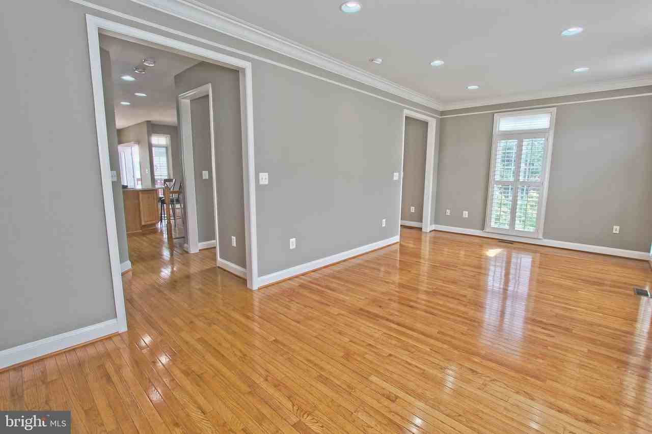 4083 Walnut Cove Cir - Photo 4 of 35
