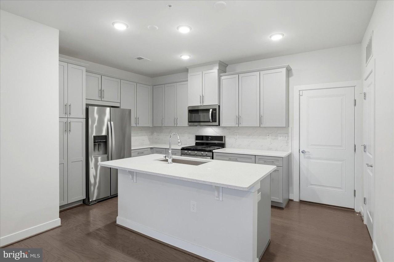 13334 Arrowbrook Centre Dr #112 - Photo 5 of 16
